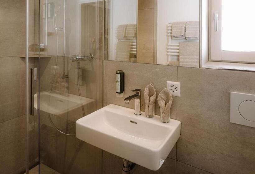 Standardrum med Balkong, Berghotel Engstligenalp