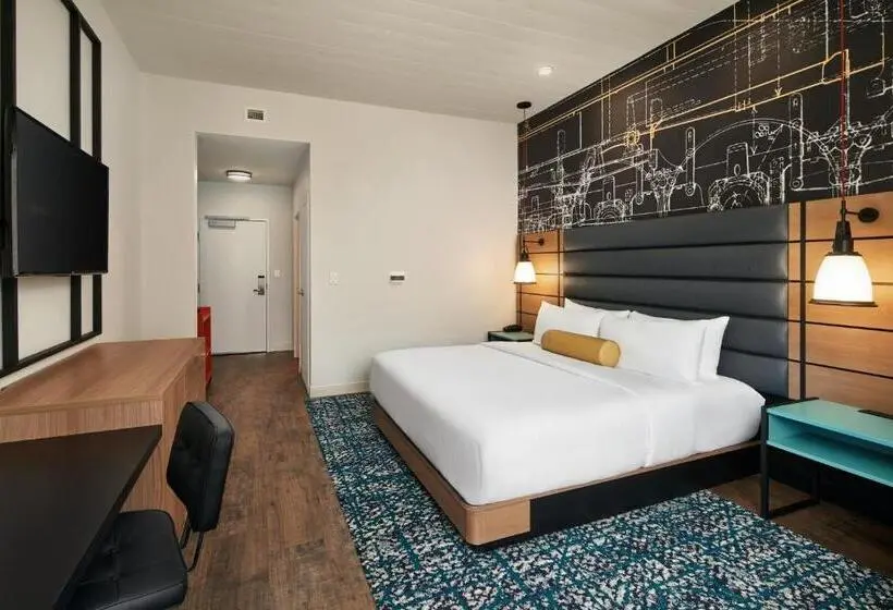 キングサイズベッドのスタンダードルーム, Indigo Tallahassee   Collegetown, An Ihg
