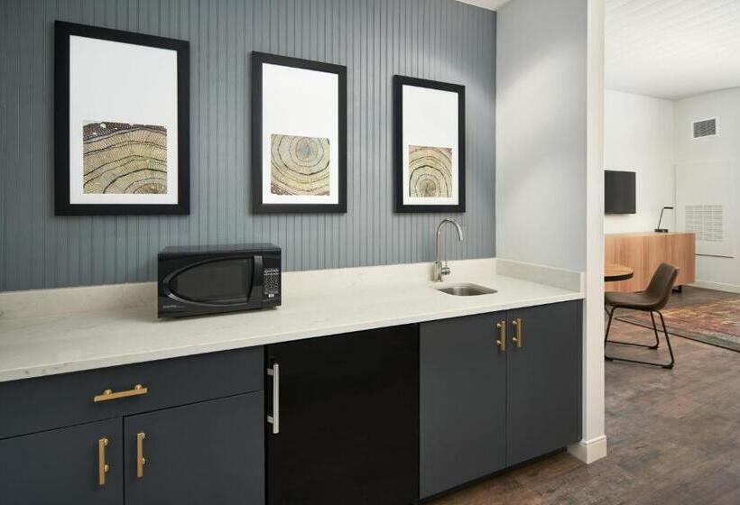 스위트 킹사이즈 침대, Indigo Tallahassee Collegetown, An Ihg