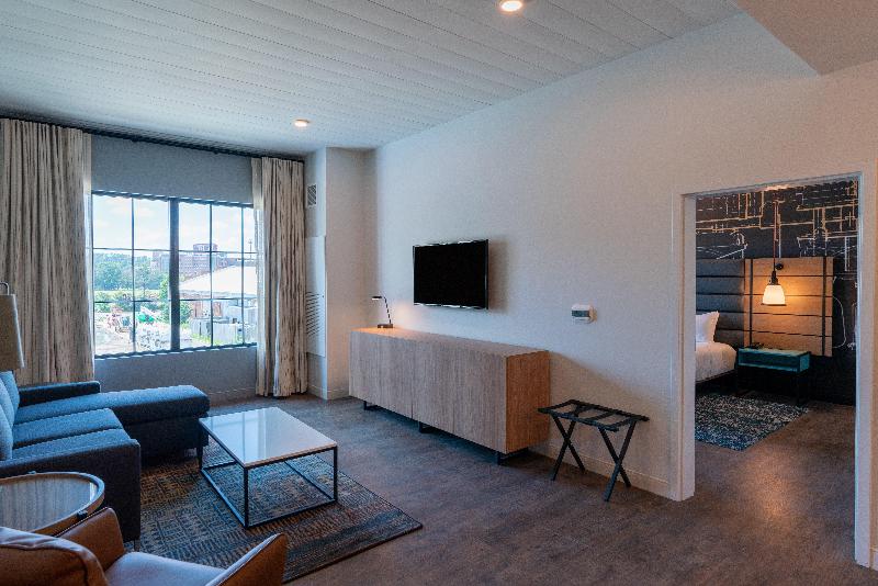 带大床的套房, Indigo Tallahassee   Collegetown, An Ihg