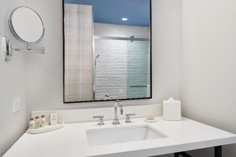 带大床的标准间, Indigo Tallahassee   Collegetown, An Ihg