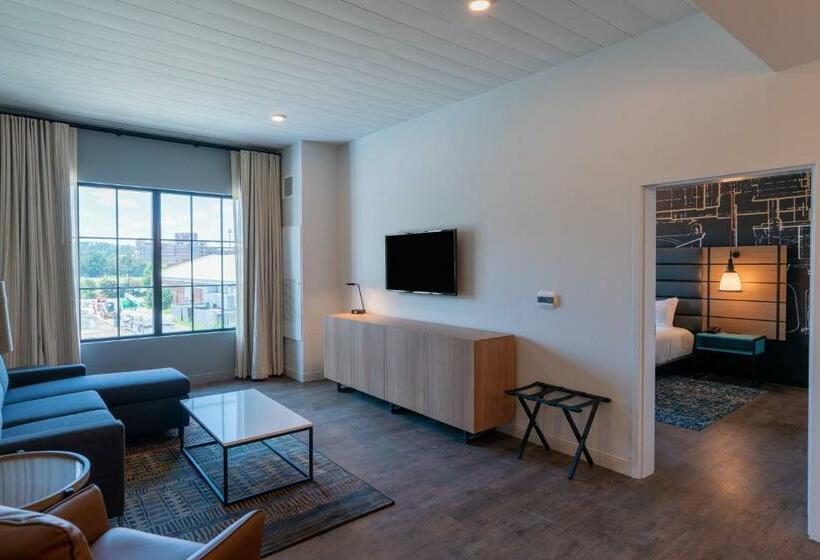 Люкс Адаптированный для Инвалидов, Indigo Tallahassee   Collegetown, An Ihg