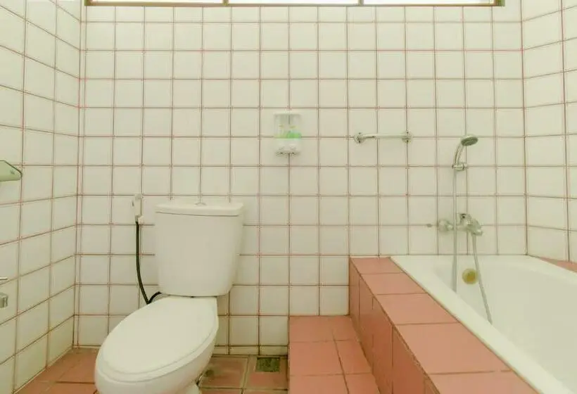 Habitació Deluxe, Oyo 1996 Koneng