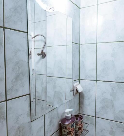 اتاق استاندارد یک نفره, Laufer