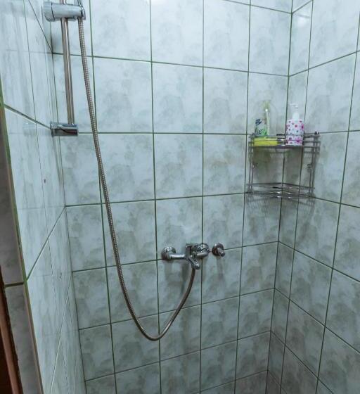 اتاق استاندارد یک نفره, Laufer