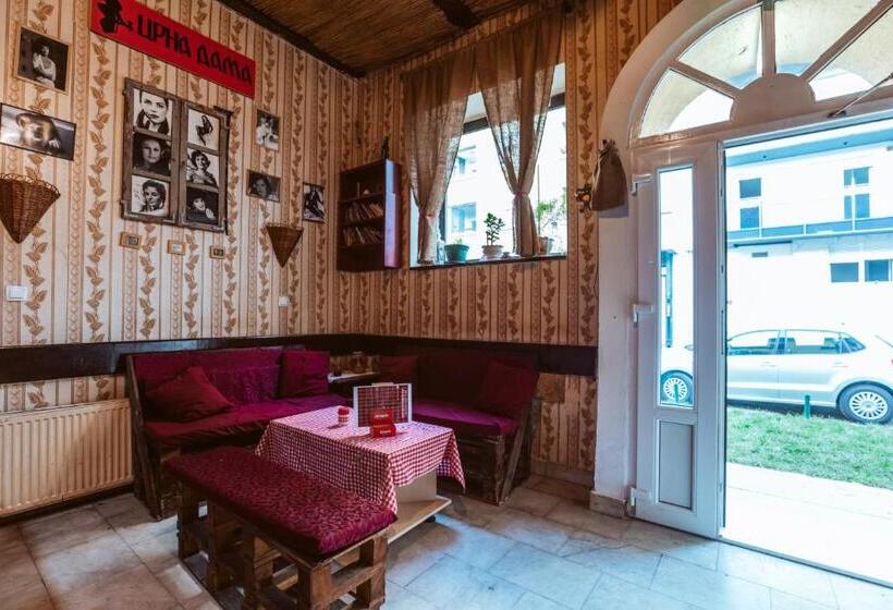 اتاق استاندارد چهارنفره با سرویس بهداشتی مشترک, Laufer