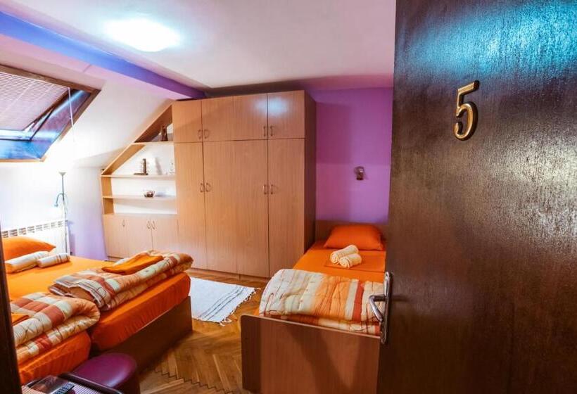 اتاق استاندارد چهارنفره با سرویس بهداشتی مشترک, Laufer