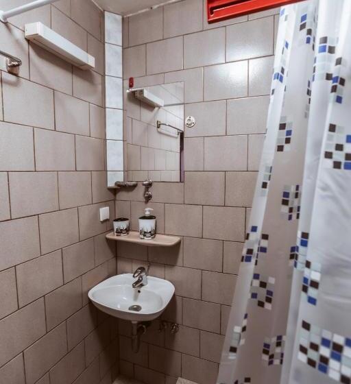 استودیوی استاندارد, Laufer