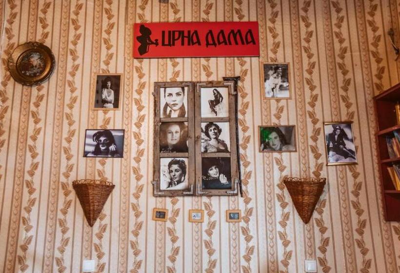 استودیوی استاندارد, Laufer