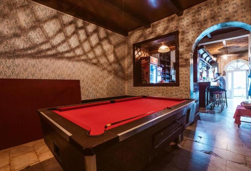 اتاق استاندارد یک نفره, Laufer