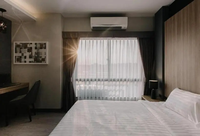 キングサイズベッドのスタンダードルーム, Arista Hotel Ubon