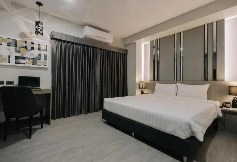 キングサイズベッドのスタンダードルーム, Arista Hotel Ubon