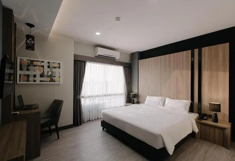 キングサイズベッドのスタンダードルーム, Arista Hotel Ubon