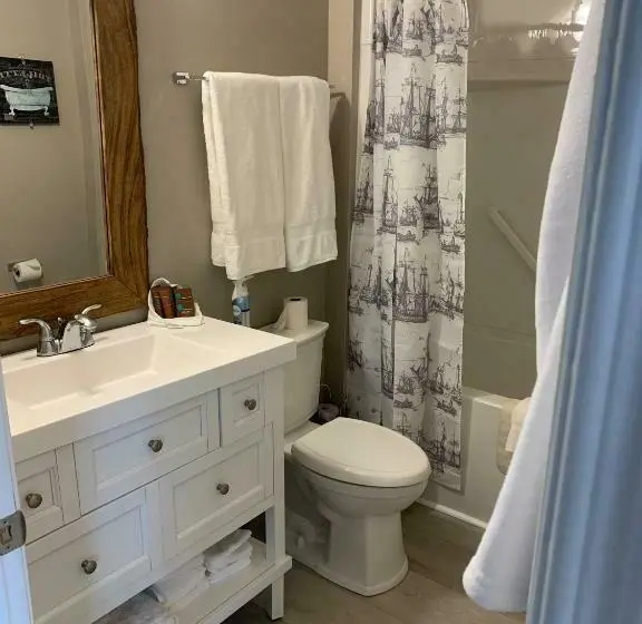 Suite with lake view, Paradise Inn On The Beach