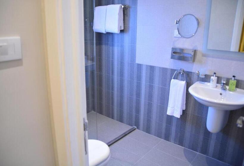 اتاق لوکس یک تخته, The Y