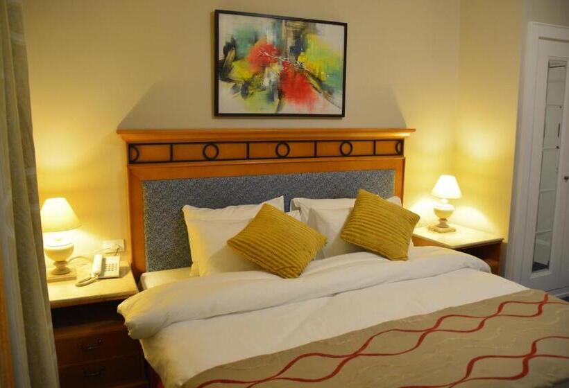 اتاق لوکس, The Y