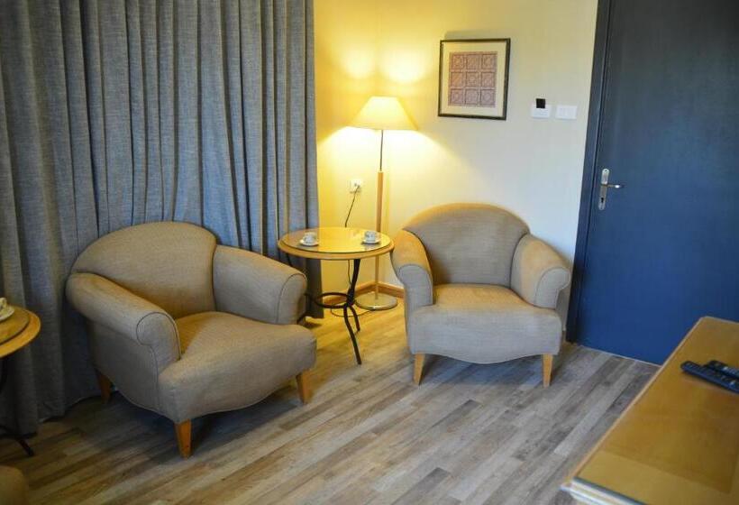 سوئیت با بالکن, The Y