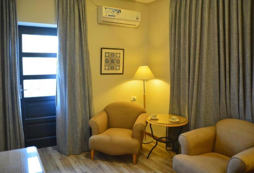 سوئیت با بالکن, The Y