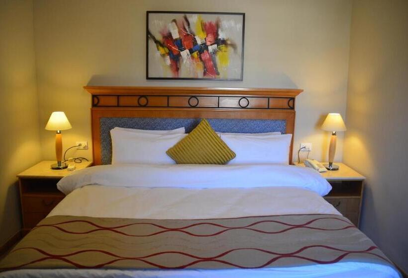 سوئیت با بالکن, The Y