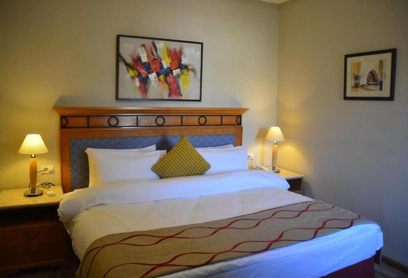 سوئیت با بالکن, The Y