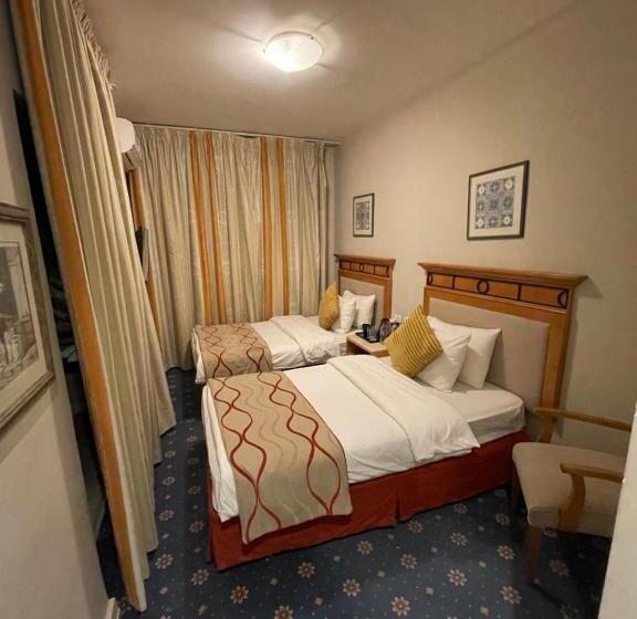 اتاق عادی, The Y