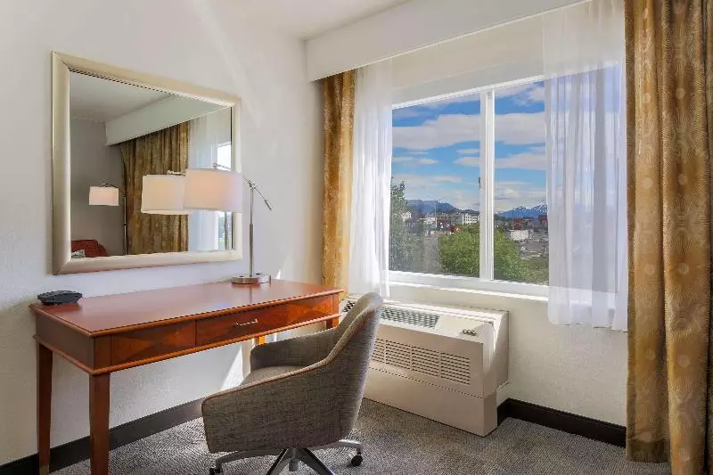 اتاق استاندارد با چشم‌انداز کوهستان, Hampton Inn Anchorage