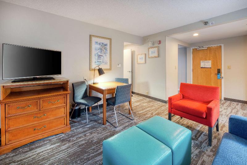 Люкс Кровать Кинг, Hampton Inn & Suites Wilmington/wrightsville Beach