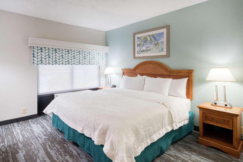 Люкс Кровать Кинг, Hampton Inn & Suites Wilmington/wrightsville Beach