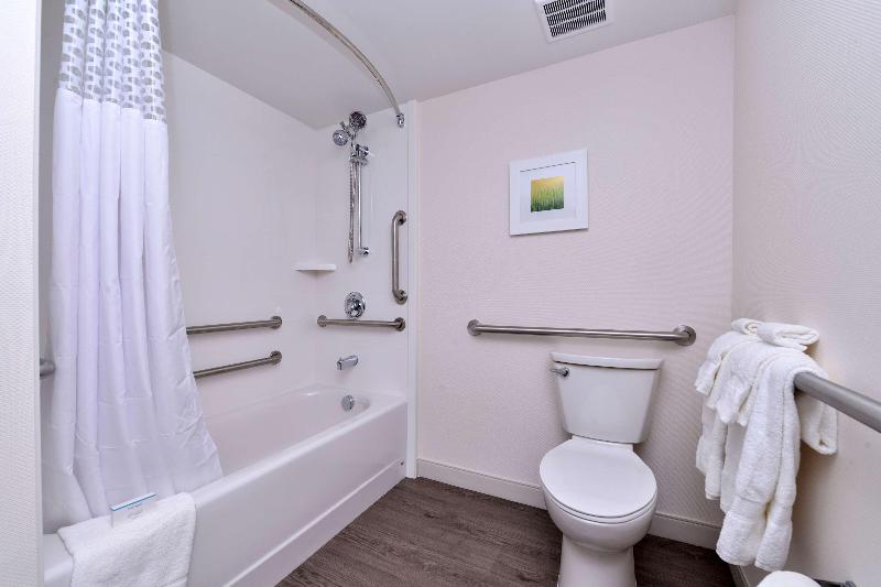 غرفة قياسية سرير كينج, Hampton Inn Cartersville