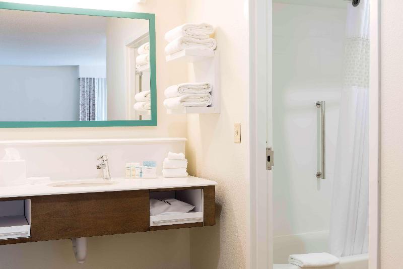 Люкс Кровать Кинг, Hampton Inn Grand Rapids North