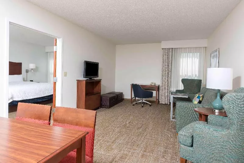 キングサイズベッドのスイートルーム, Hampton Inn Grand Rapids North