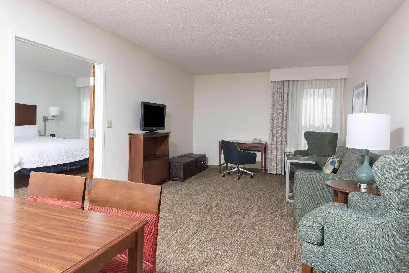 キングサイズベッドのスイートルーム, Hampton Inn Grand Rapids North