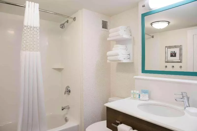 キングサイドベッドのスタンダードワンルーム, Hampton Inn Grand Rapids North