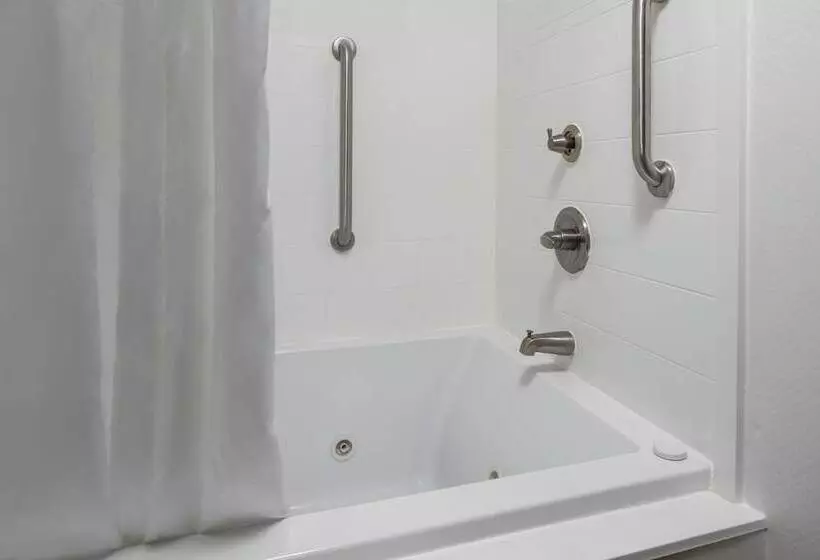 キングサイズベッドのスタンダードルーム, Hampton Inn Helen