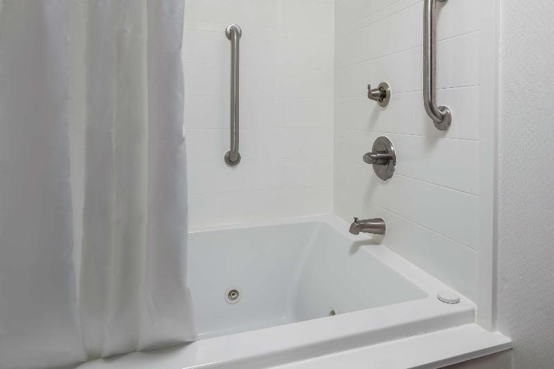 غرفة قياسية سرير كينج, Hampton Inn Helen