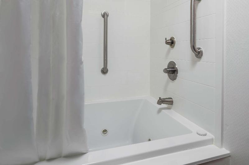 스탠다드 룸 킹사이즈 침대, Hampton Inn Helen