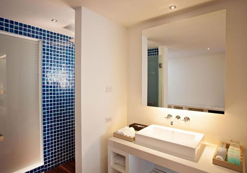 غرفة قياسية مطلّة علي النهر, Hampton Inn Helen