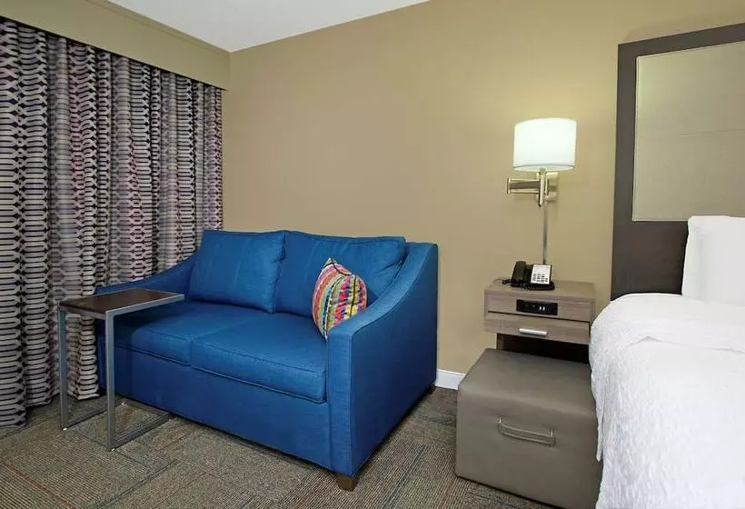 Standard-invahuone, Hampton Inn Madison
