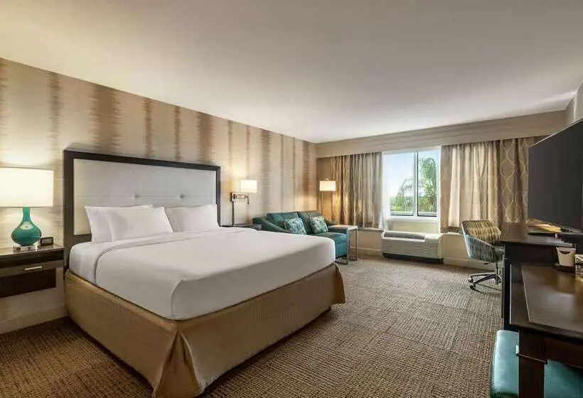 キングサイズベッドのスタンダードルーム, Hampton Inn Pembroke Pines