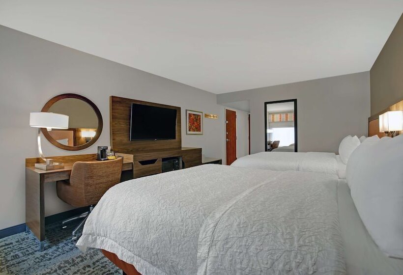 Номер Стандарт 2 Двуспальные Кровати, Hampton Inn Salisbury