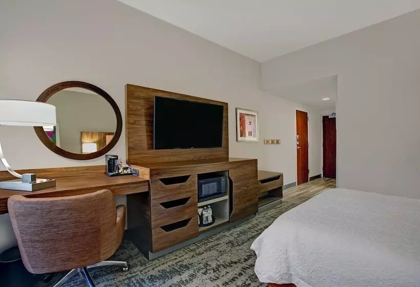 身障者適用スタンダードルーム, Hampton Inn Salisbury