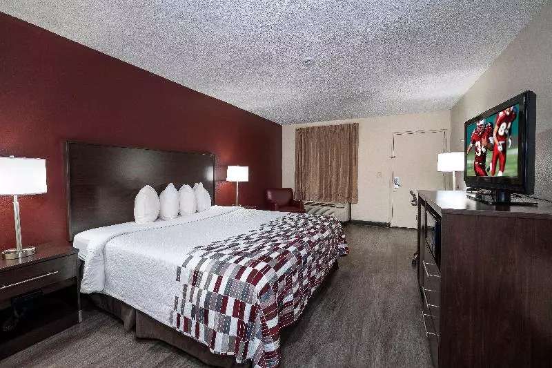 キングサイズベッドのデラックスルーム, Red Roof Inn Prattville