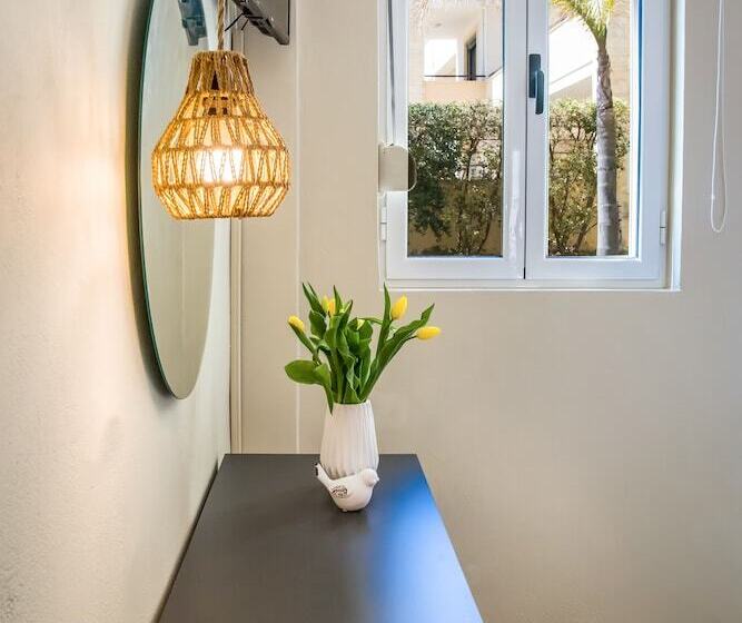 غرفة قياسية رباعية مزودة بشُرفة, Gianthea Studios And Apt