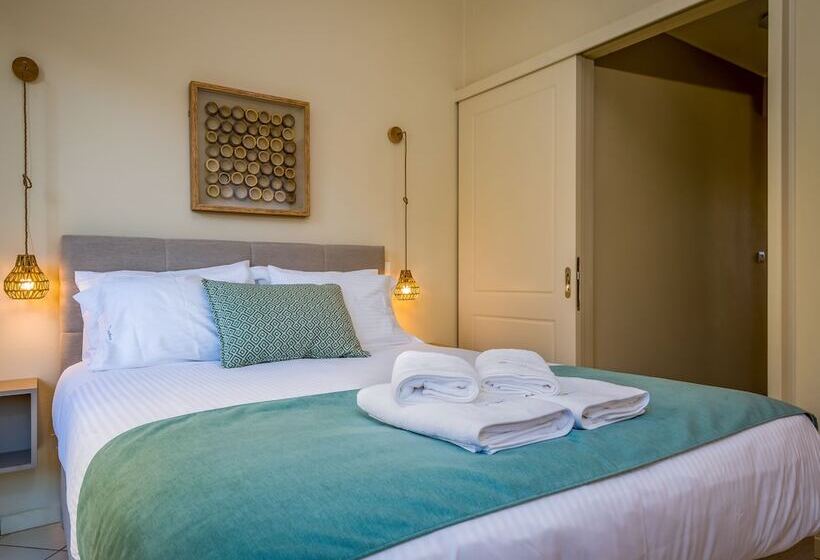 غرفة قياسية رباعية مزودة بشُرفة, Gianthea Studios And Apt