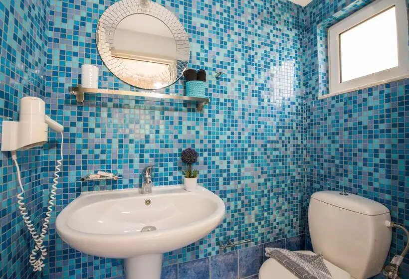 Chambre Triple Standard Vue Piscine, Gianthea Studios And Apt