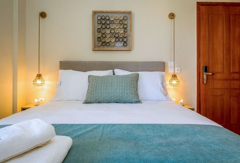 غرفة قياسية مطلّة علي حمام السباحة, Gianthea Studios And Apt