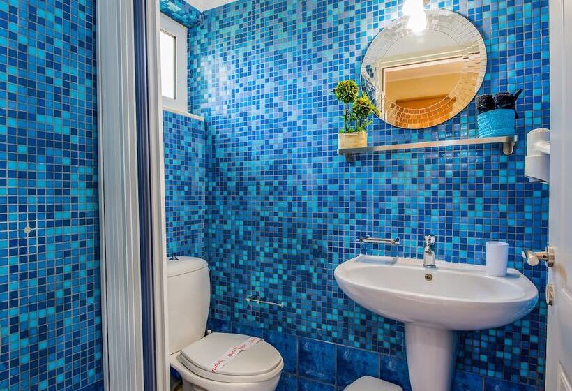 غرفة قياسية ثلاثية مزودة بشرفة, Gianthea Studios And Apt