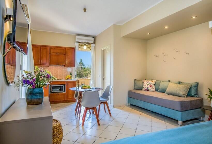 غرفة قياسية ثلاثية مزودة بشرفة, Gianthea Studios And Apt