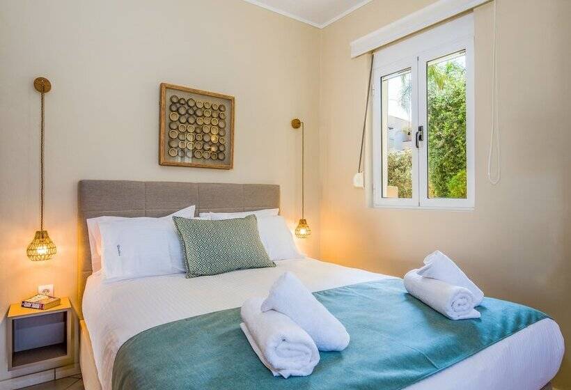 غرفة قياسية ثلاثية مزودة بشرفة, Gianthea Studios And Apt