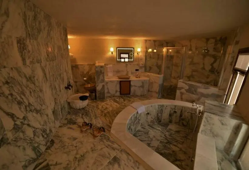 Seniorsviitti, Evanthia Cave Suites
